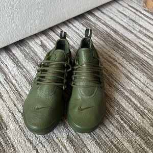 Nike AIR PRESTO PREMIUM size 8 legion green